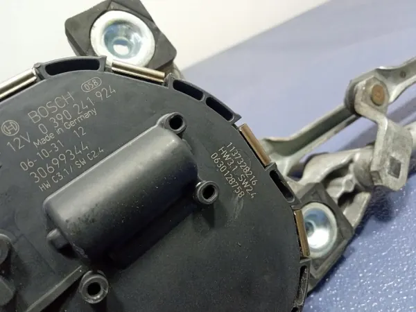 Volvo C30 Scheibenwischermotor OEM 30699342 image 9
