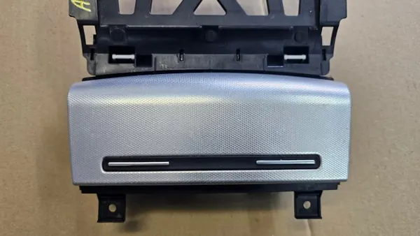 Cinzeiro Dianteiro Audi A3 8P FL OEM 8P0857951 image 2