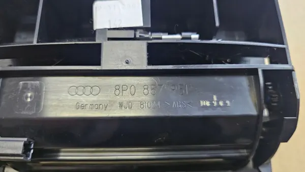 Cinzeiro Dianteiro Audi A3 8P FL OEM 8P0857951 image 6