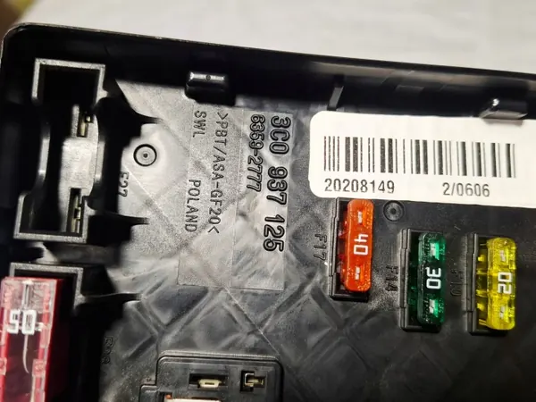 Säkringslåda OEM 3C0937125 för VW Passat B6 image 8