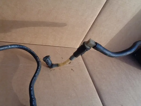 PEUGEOT 4007 2.2HDI Kraftstoffleitungen image 4