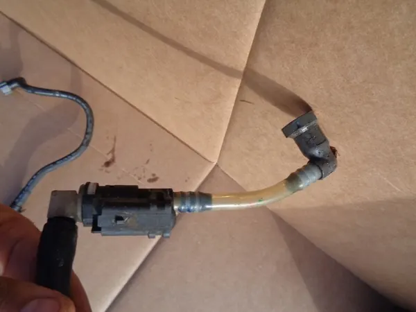 PEUGEOT 4007 2.2HDI Kraftstoffleitungen image 5