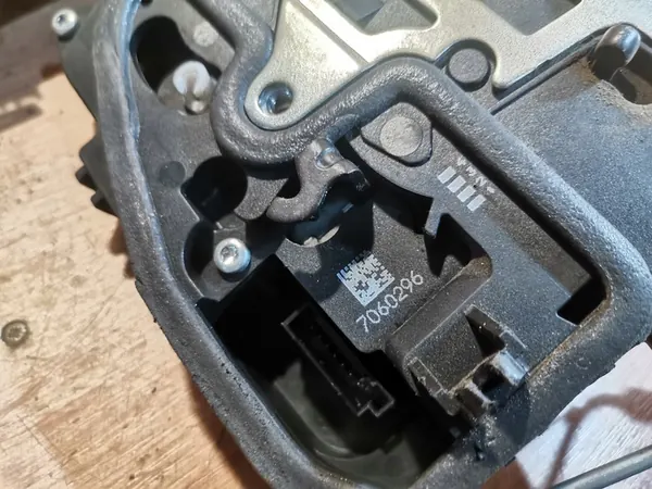 Bakre Höger Dörrlås BMW E90 E70 E60 E87 E91 E61 7060296 image 2