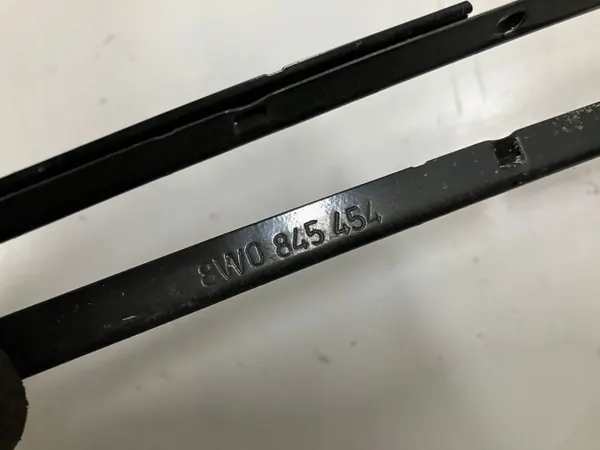 OEM 8W0854327C Tuulilasinlistasarja Audi A4 B9:lle image 3