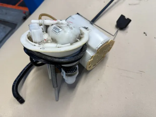 Bomba de combustível VW PASSAT B6 1.8 TSI 3C0919051AE image 10