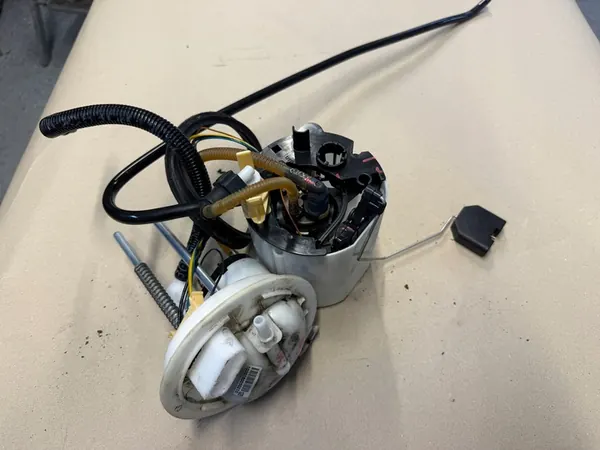 Bomba de combustível VW PASSAT B6 1.8 TSI 3C0919051AE image 2