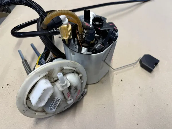 Bomba de combustível VW PASSAT B6 1.8 TSI 3C0919051AE image 3