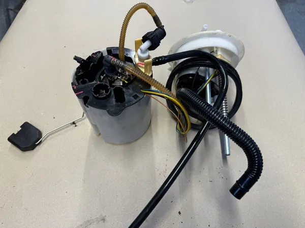 Bomba de combustível VW PASSAT B6 1.8 TSI 3C0919051AE image 4