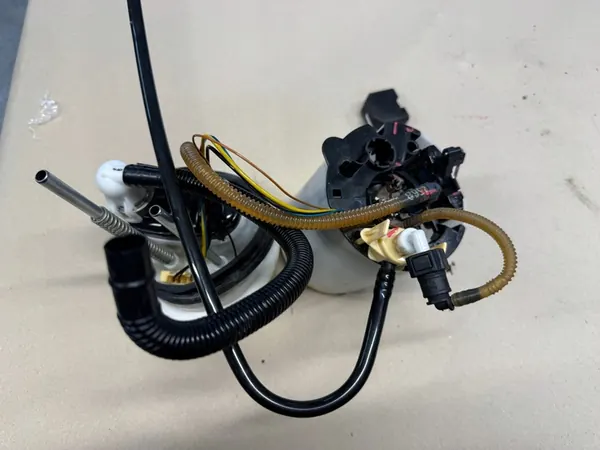 Bomba de combustível VW PASSAT B6 1.8 TSI 3C0919051AE image 5