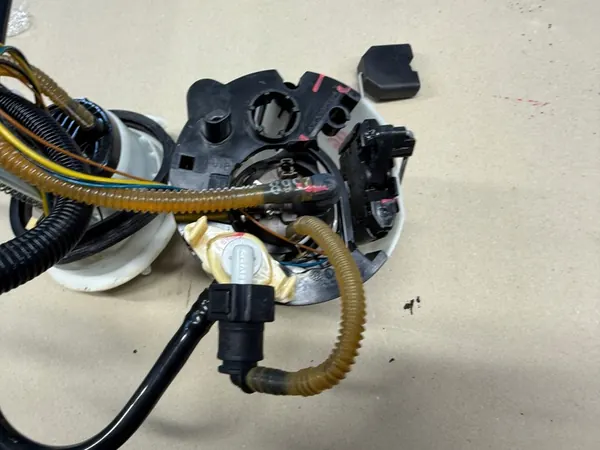 Bomba de combustível VW PASSAT B6 1.8 TSI 3C0919051AE image 6