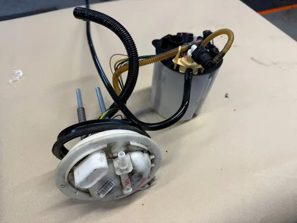 Bomba de combustível VW PASSAT B6 1.8 TSI 3C0919051AE image 7