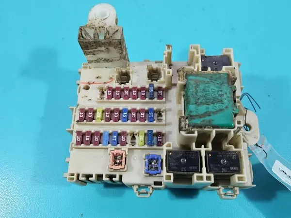 Isuzu D-Max II zekeringkast OEM 4H06-0307 Gebruikt image 4