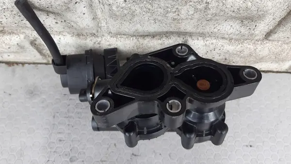 Kia Carcasa de Termostato M25600-04800 image 2