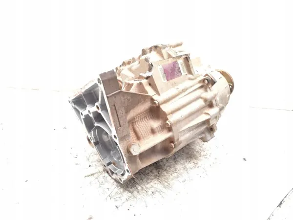 Ssangyong Vaihteisto OEM 32000-38100 Käytetty image 2