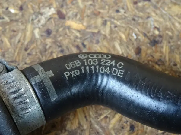 Audi A4 B7 1.8T Hengitysletku 06B103213G image 5