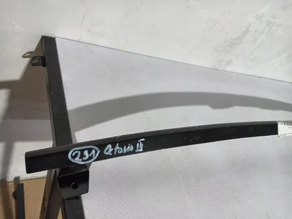 Skoda Octavia IV Takapuskuri OE 5E3807093 image 2