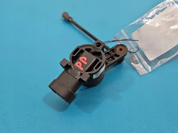 Sensor de Nível Xenon OEM 84084760 para Opel Insignia B image 2