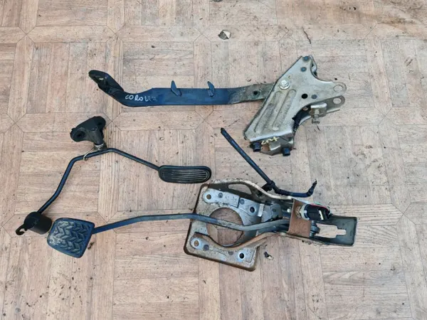 Jeu de pédales OEM 78124-05120 pour Toyota Corolla E12 image 2