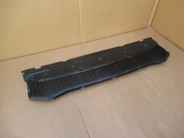 AUDI A5 8T LIFT S-LINE Stötfångarskydd 8T0807611A image 4