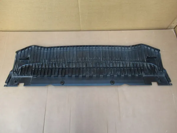 AUDI A5 8T LIFT S-LINE Stötfångarskydd 8T0807611A image 6