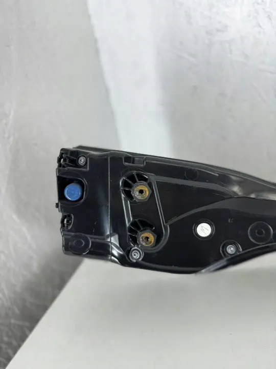 Porsche Macan Takaspoileri OEM 95B945208HY Käytetty image 6