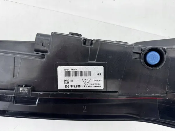 Porsche Macan Takaspoileri OEM 95B945208HY Käytetty image 7