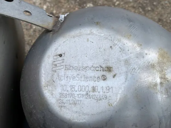 Audi SQ7 Schalldämpfer OEM 4M0253611L - Gebraucht image 3