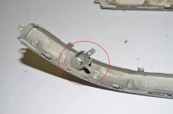 Moldagem para-choques traseiro direito OEM 7005906 BMW 5 E39 image 5