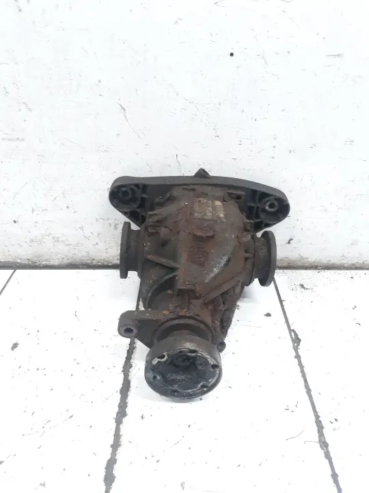 BMW E39 Taka-akselin erotuslaite OEM 7502528 image 2