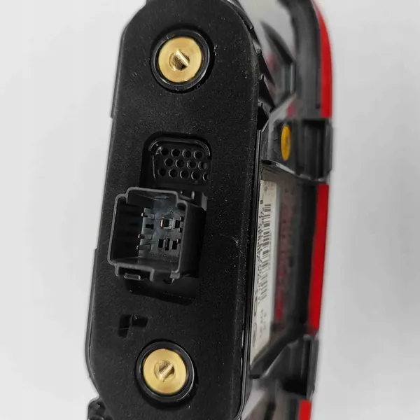 Skoda Karoq 2023 Luz trasera izquierda del maletero image 7