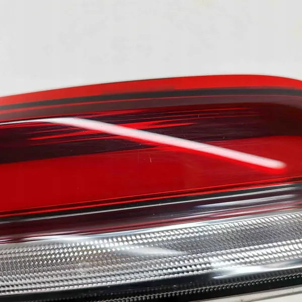 Skoda Karoq 2023 Luz trasera izquierda del maletero image 8