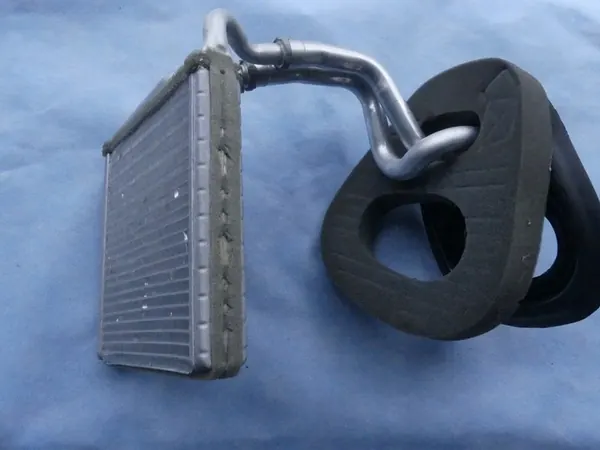 VW NEW BEETLE 2014 1.2 TSI Verwarmingsradiator 561819031A image 2