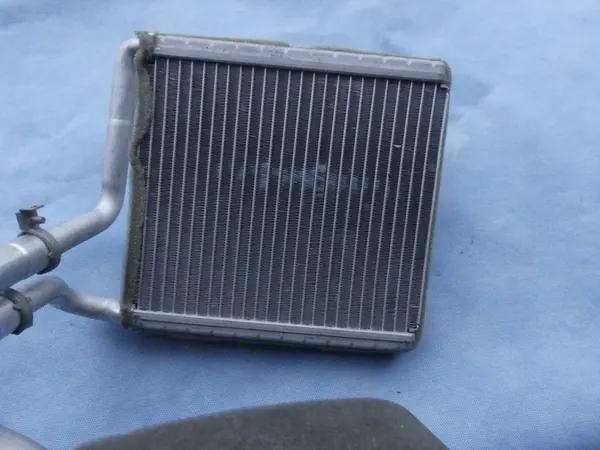 VW NEW BEETLE 2014 1.2 TSI Verwarmingsradiator 561819031A image 3