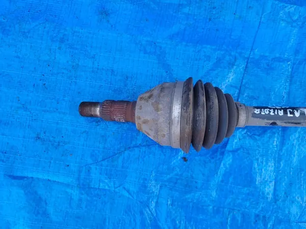 OPEL Astra J Vänster drivaxel 1.7 CDTI 13250834 image 2