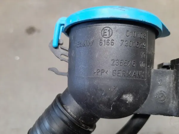 BMW X1 F45 Ruitensproeiervloeistofslang OEM 7301629 image 3