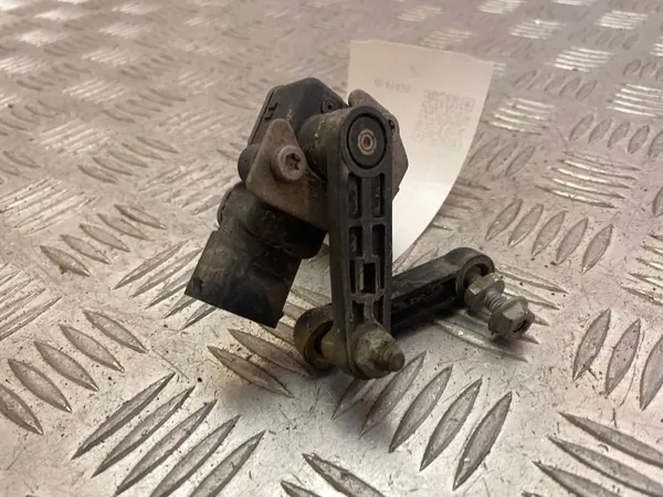 Volvo XC90 2018 Vooras Koplampniveausensor OEM 31360328 image 4