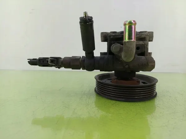 Servopumpe VW Golf VI 1,6 8V KYB 1997- image 5