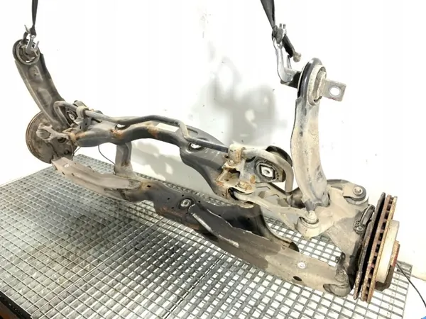 OEM 1763502400 Taka-akselipalkki Mercedes CLA 13-19 image 8