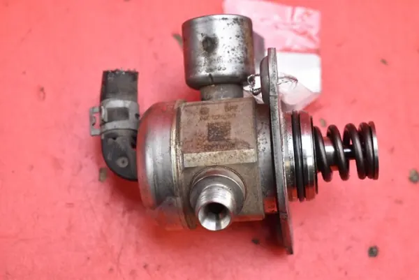 Högtrycksbränslepump OEM 04E127025D för Skoda Yeti image 2