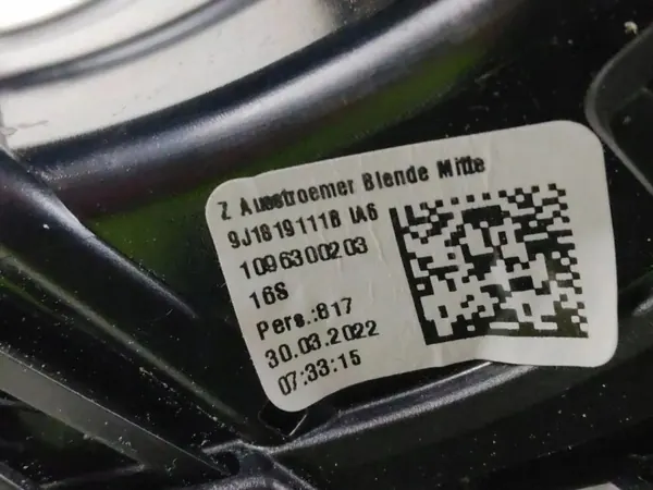 Buse d'air Porsche Taycan 4S 2022 OEM 9J1819111B image 5