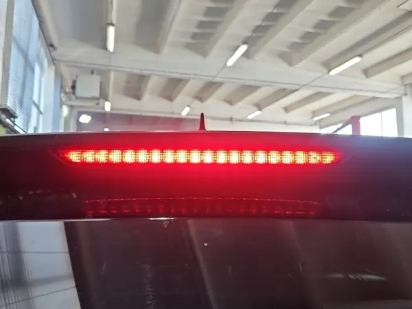 Audi Q7 I 4L Spoiler OEM 4L0827933 - Musta image 2