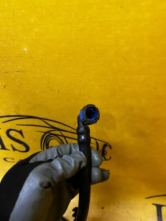 Audi A8 D4 Ruitenwisserslang OEM 4H0955970H IS image 4