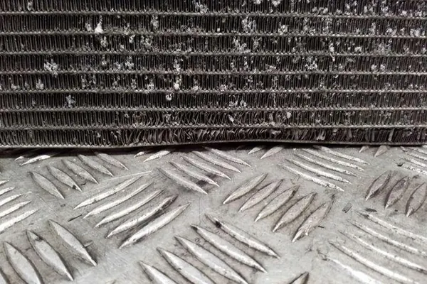 Ilmastointijäähdytin RENAULT TRAFIC II 2.0L diesel OEM 93862283 image 2