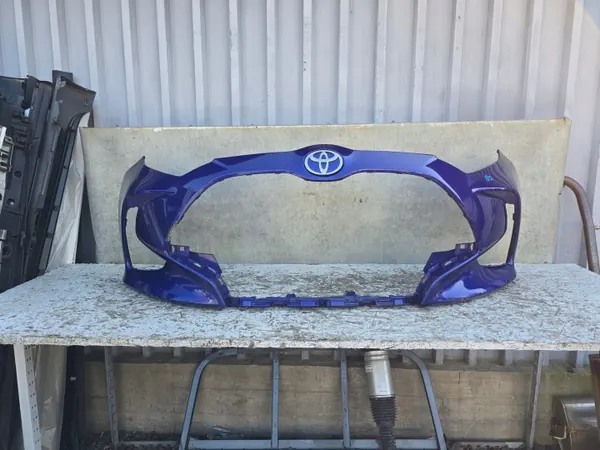 Toyota Yaris IV Frontstoßstange OEM 52119-K0050 image 2