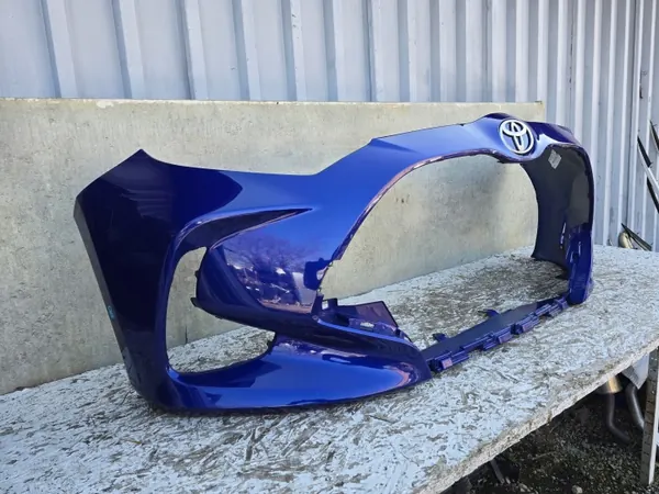 Toyota Yaris IV Frontstoßstange OEM 52119-K0050 image 5