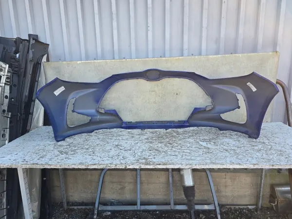 Toyota Yaris IV Frontstoßstange OEM 52119-K0050 image 6
