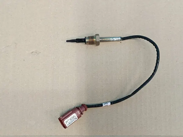 CUPRA FORMENTOR 2.0 TDI 110KW 2024 Sensor de Temperatura de Escape 05L906088M image 3