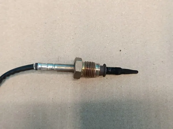 CUPRA FORMENTOR 2.0 TDI 110KW 2024 Sensor de Temperatura de Escape 05L906088M image 6