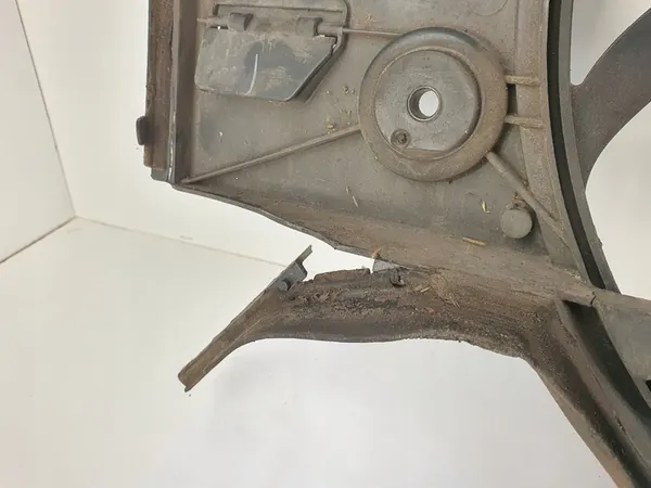 BMW E39 Ilmastointituuletin 4 pin Diesel M57 6921397 image 4