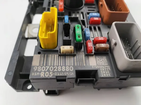 Módulo BSM Caixa de Fusíveis Citroen Berlingo image 4